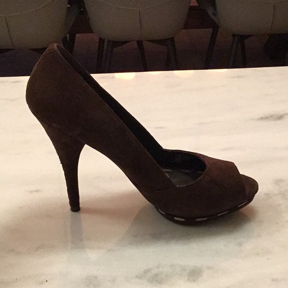 BCBG Generation brown suede platform,peep toe heel with contrast stitching - Picture 2 of 5